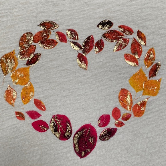 Old Navy Fall Heart Graphic Tee ๐ Oatmeal - Picture 4 of 12